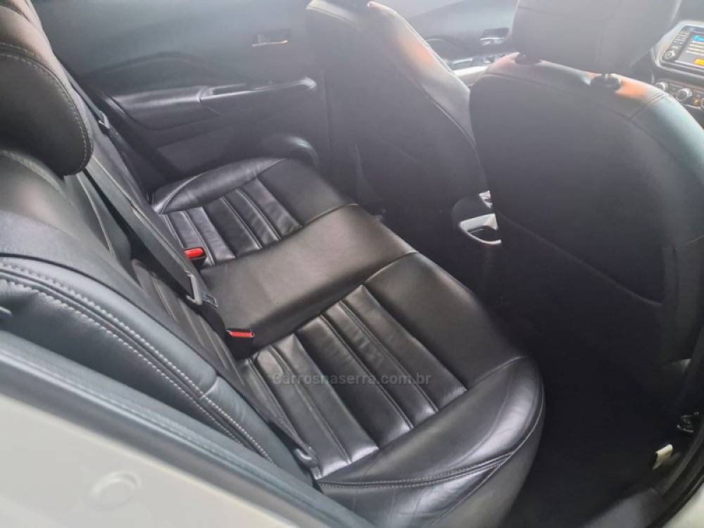 NISSAN - KICKS - 2017/2018 - Prata - R$ 78.900,00