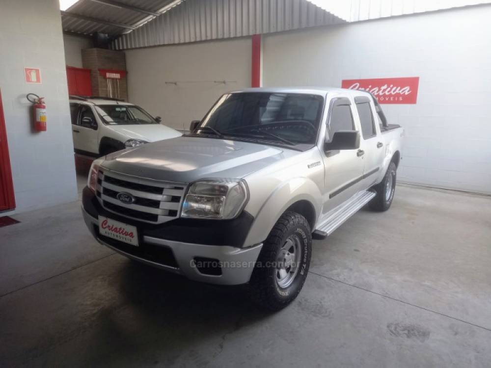 FORD - RANGER - 2010/2011 - Prata - R$ 77.900,00
