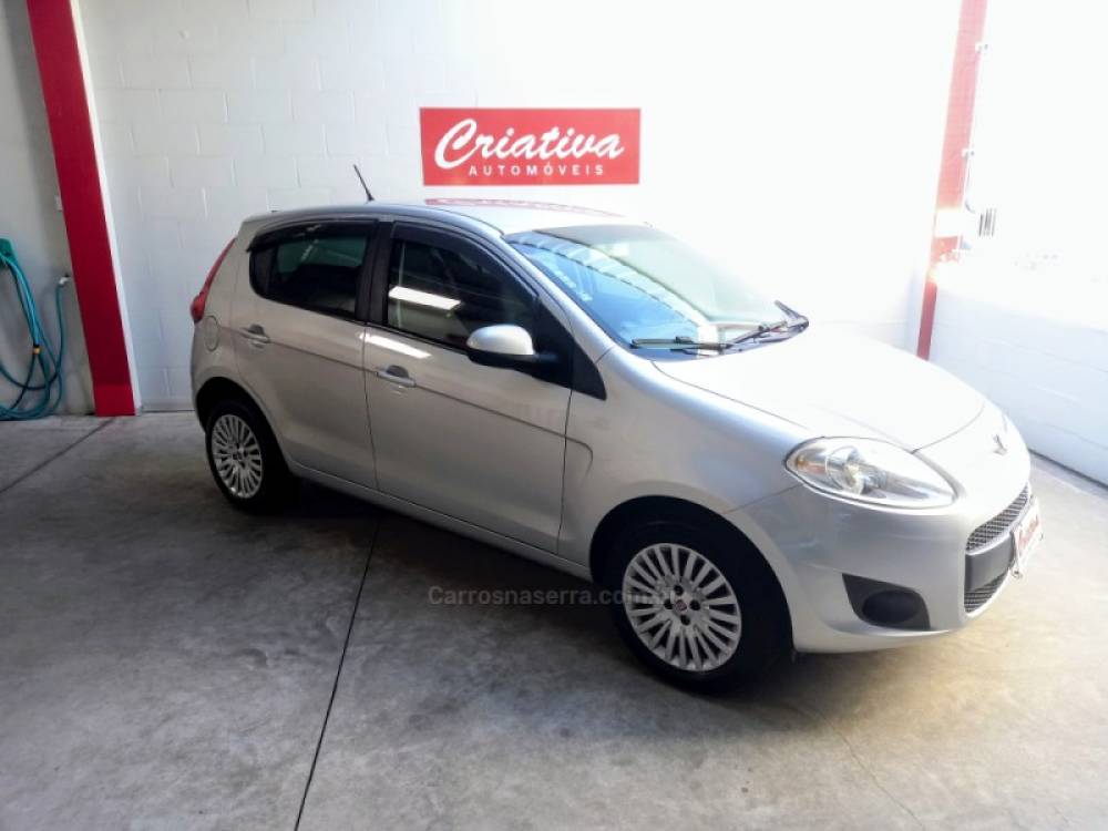 FIAT - PALIO - 2013/2014 - Prata - R$ 38.900,00
