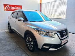 NISSAN - KICKS - 2017/2018 - Prata - R$ 78.900,00
