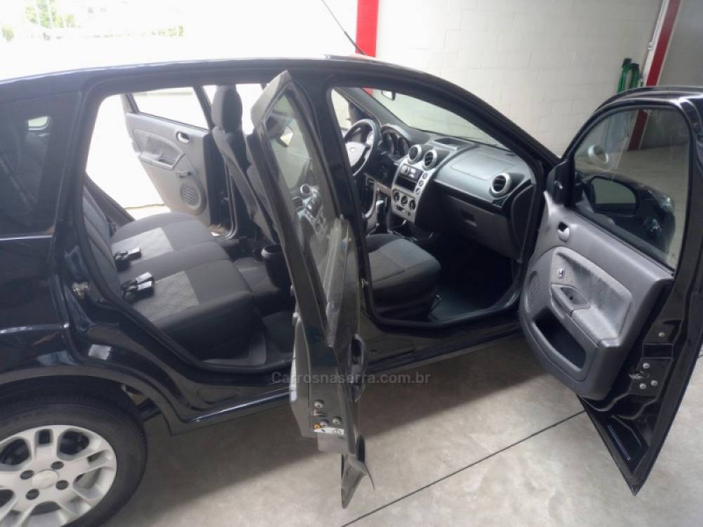 FORD - FIESTA - 2011/2012 - Preta - R$ 35.900,00