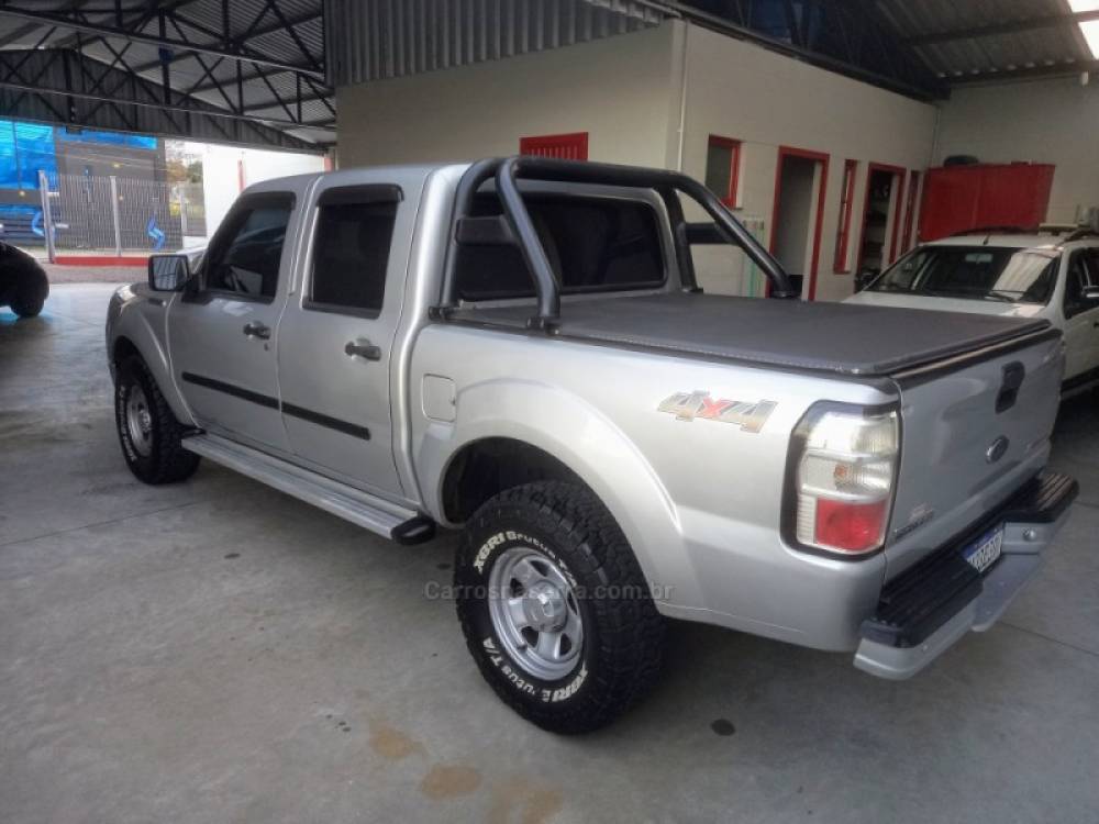 FORD - RANGER - 2010/2011 - Prata - R$ 77.900,00