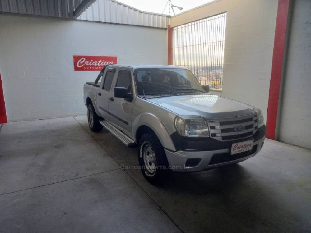 FORD - RANGER - 2010/2011 - Prata - R$ 77.900,00