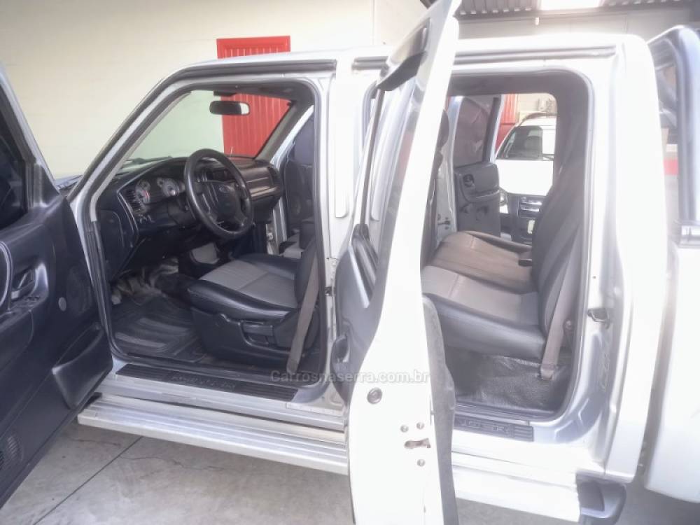 FORD - RANGER - 2010/2011 - Prata - R$ 77.900,00