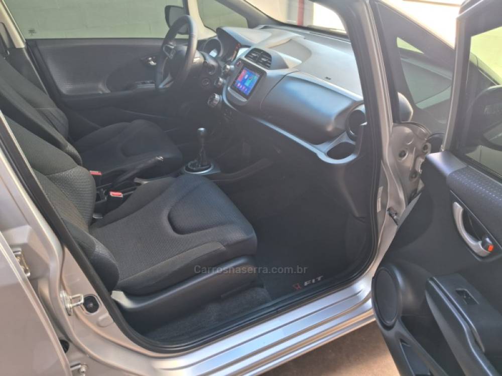 HONDA - FIT - 2011/2011 - Prata - R$ 41.900,00